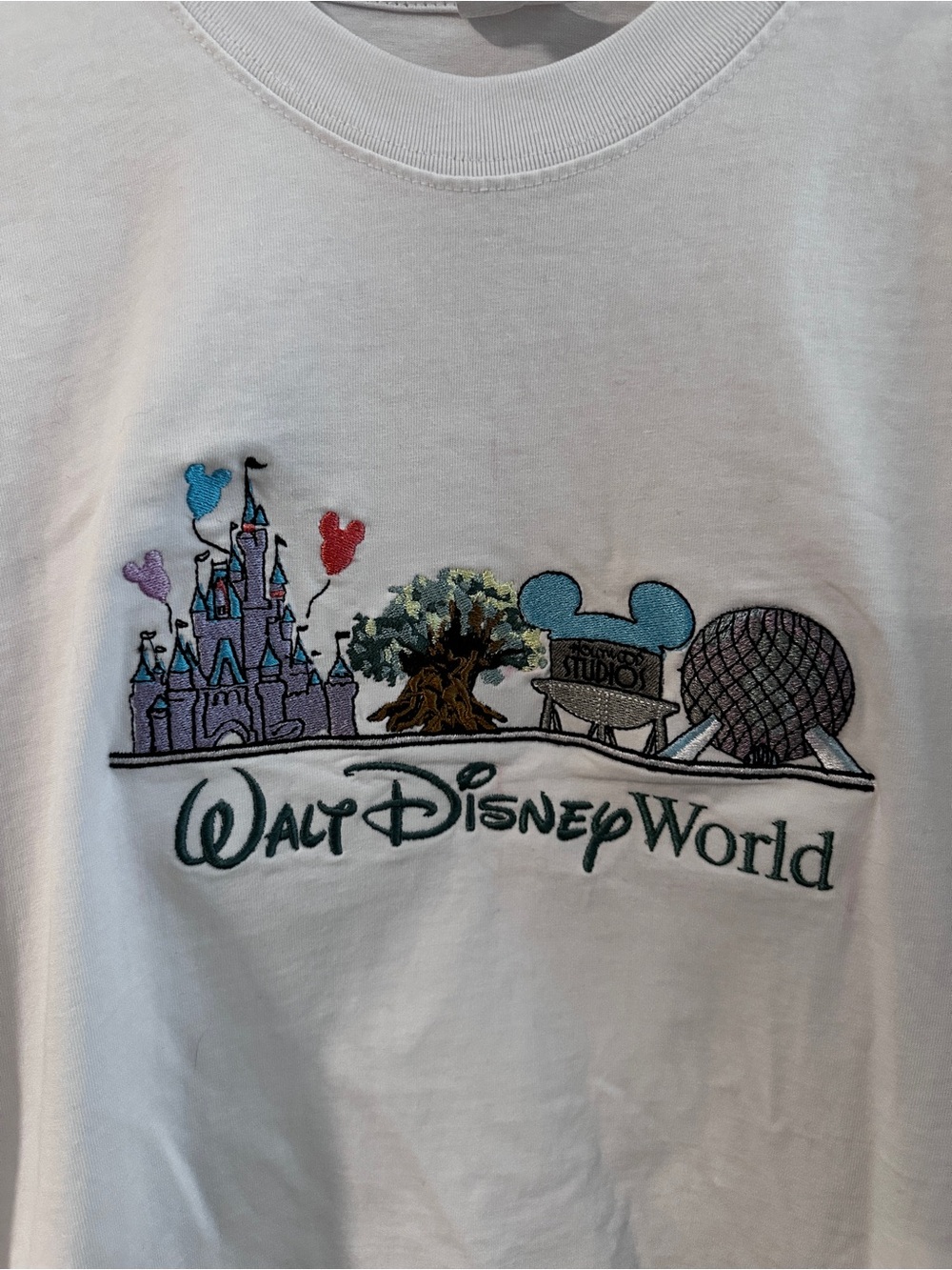100% Cotton Walt Disney World White Graphic Tee Epcot Magic Kingdom Size Large L